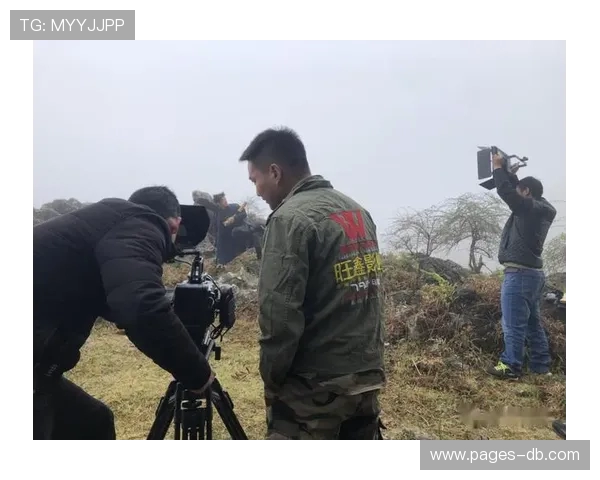 《一边手机掉落一边唱歌挑战赛,感受极限反应与音律同步》 《一边手机掉落一边唱歌挑战赛,感受极限反应与音律同步》